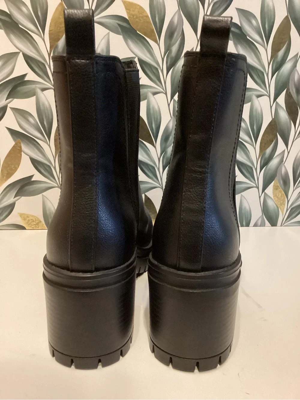 MIA sleek black